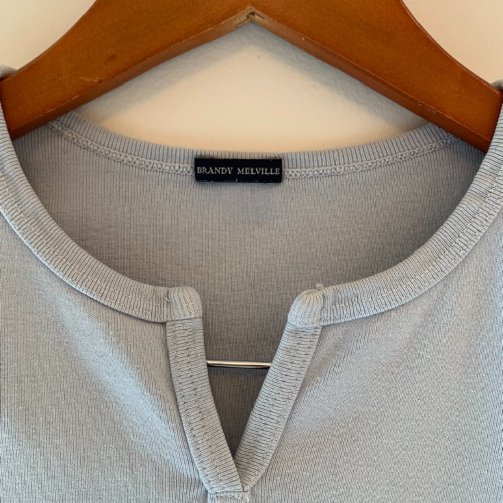 Brandy Melville crop top - Picture 2 of 3